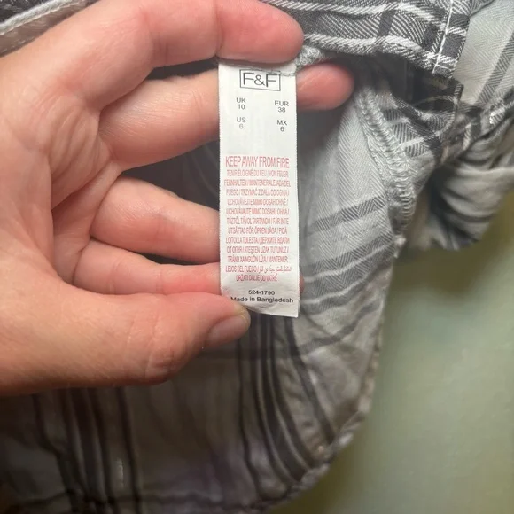 Casual Collection by F&F Plaid Silver and Black Button Down| Size US 6 - Picture 5 of 8